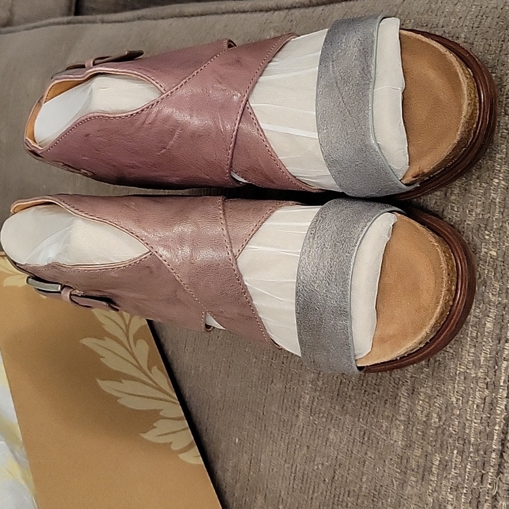 Ladies sandals